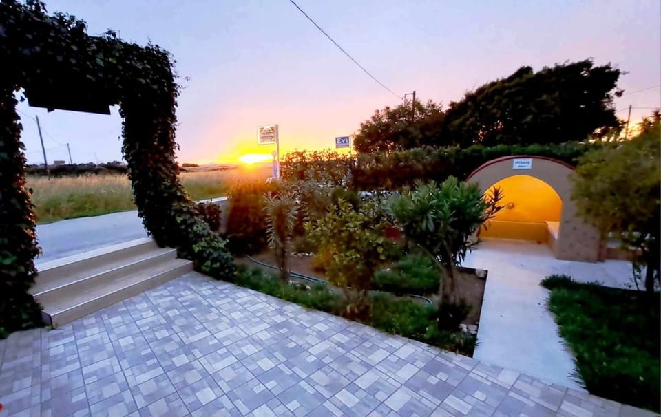 Facade/entrance, Garden, Garden view, Sunset