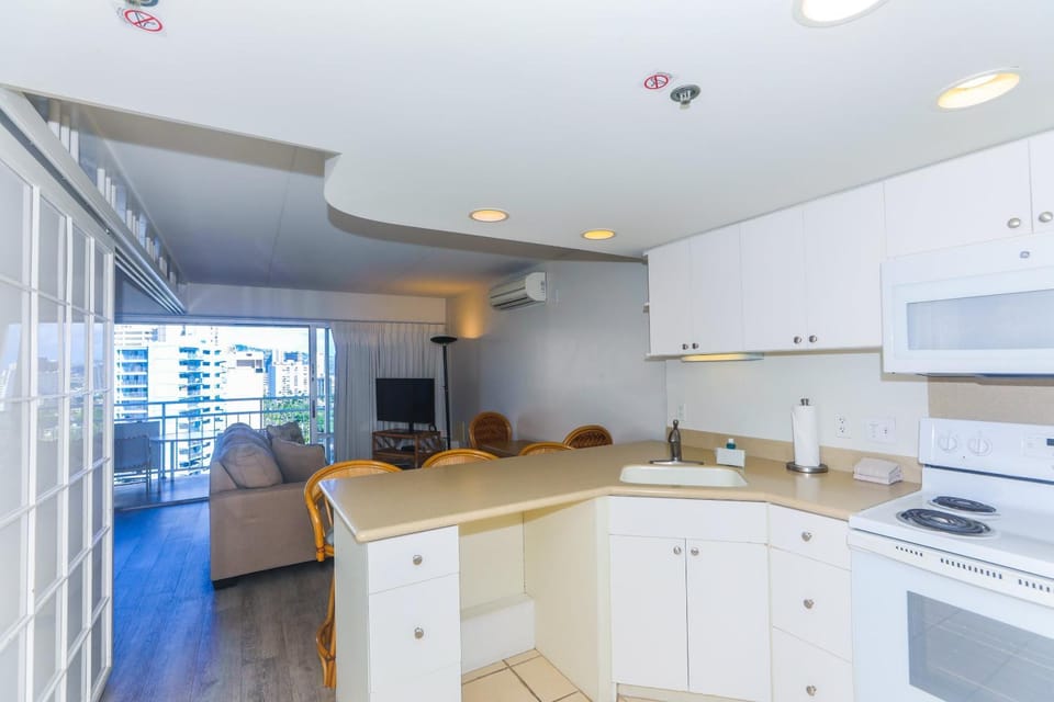 Ilikai Tower 1403 House in Honolulu