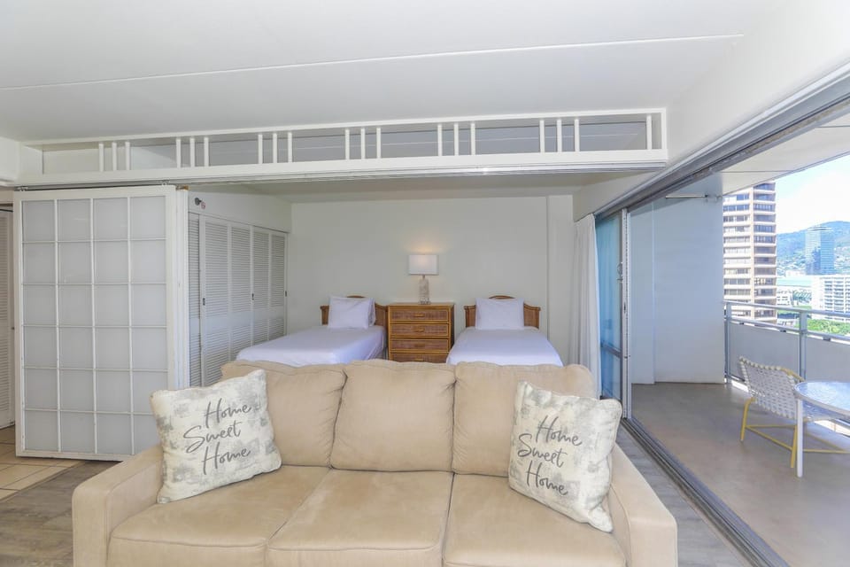 Ilikai Tower 1403 House in Honolulu