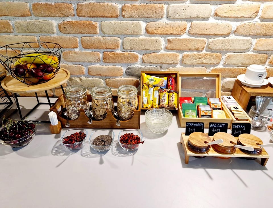 Coffee/tea facilities, Food and drinks, Food, Breakfast, Continental breakfast, Buffet breakfast, Drinks