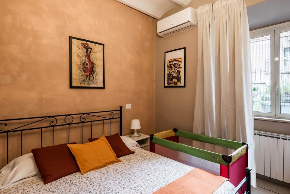 Bed, young children, air conditioner