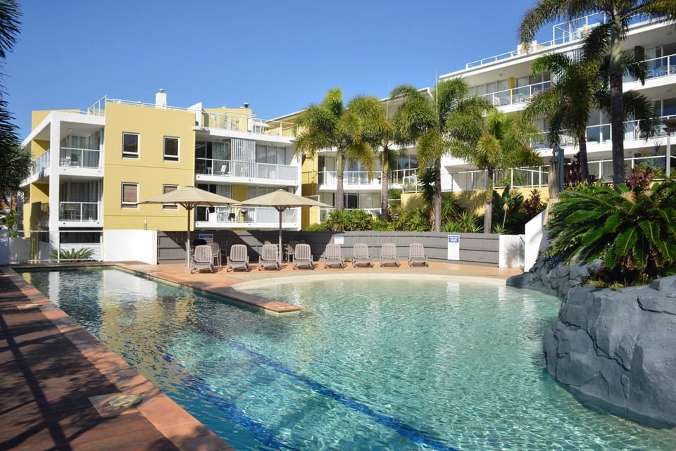 Property building, Swimming pool, Swimming pool