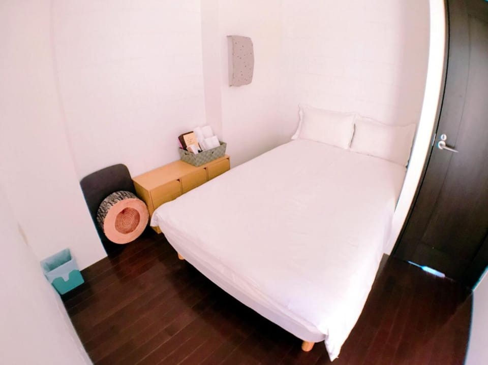 Osaka Sinsei Guest House Bed and Breakfast in Osaka