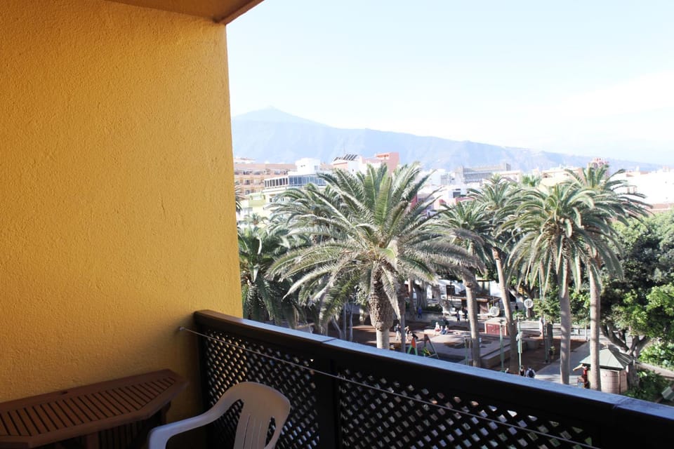 View (from property/room), Balcony/Terrace, City view, Garden view, Landmark view, Mountain view, Street view