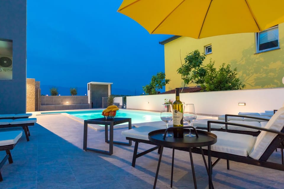 Balcony/Terrace, Swimming pool