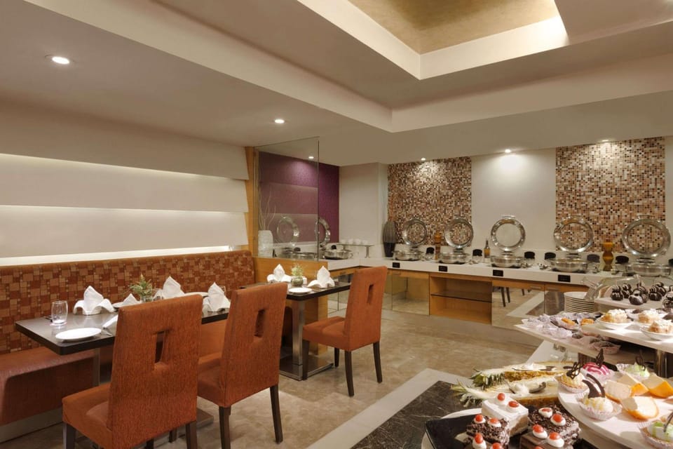 Restaurant/places to eat, Dining area, On site