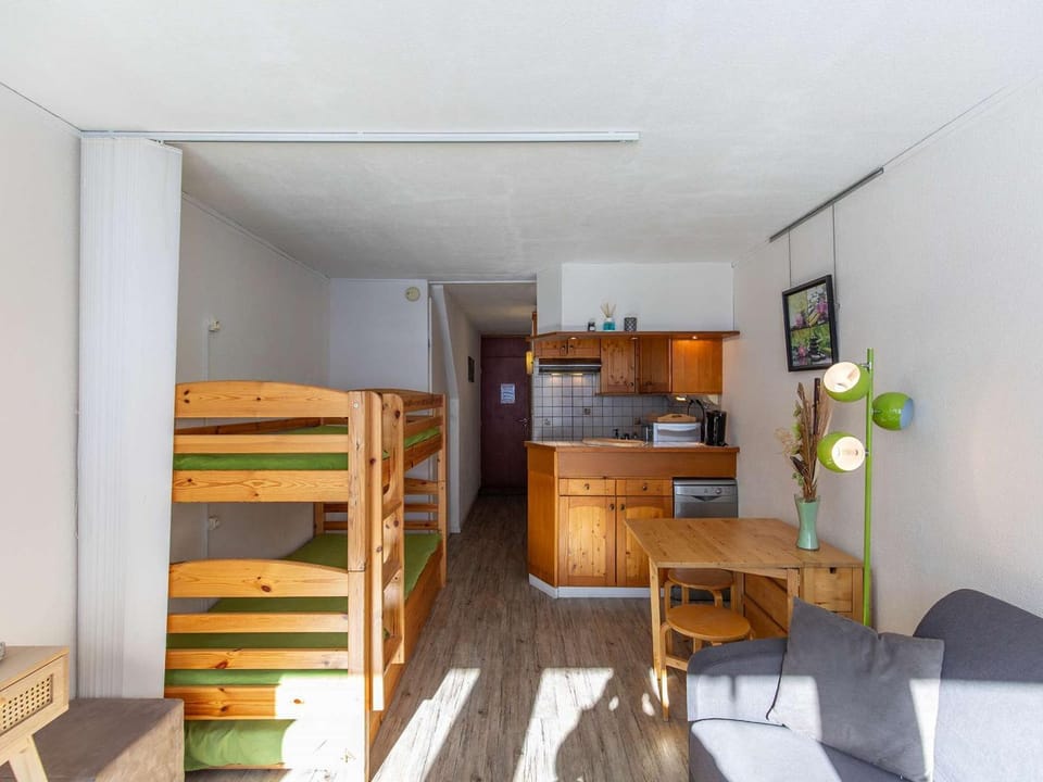 Studio 4 pers, balcon sud, lave-vaisselle, animaux admis - FR-1-404-62 Apartment in Aragon