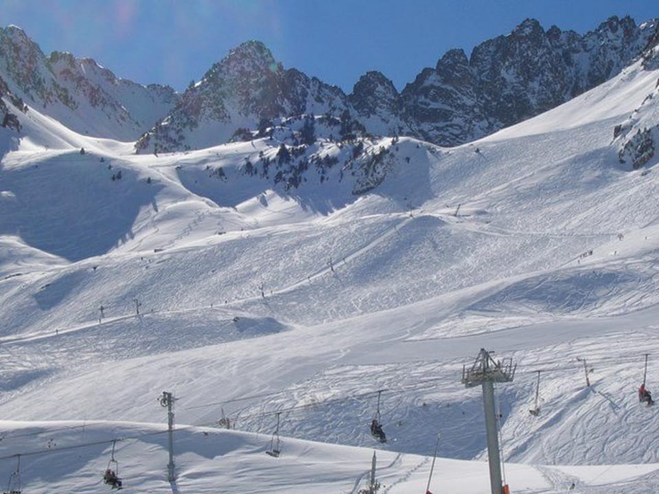 Studio cabine 5 pers avec balcon, au pied des pistes de La Mongie 1800, proche commerces et spa thermal - FR-1-404-2 Cabin in Aragon