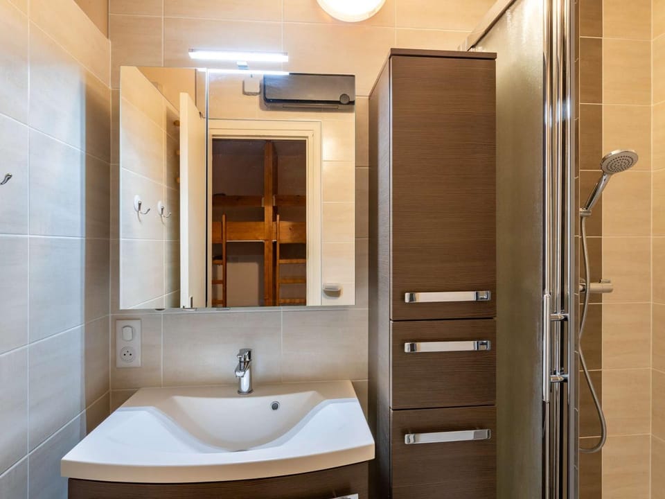 Studio 6 pers. avec balcon et accès direct aux pistes à Eaux-Bonnes - FR-1-400-6 Apartment in Nouvelle-Aquitaine