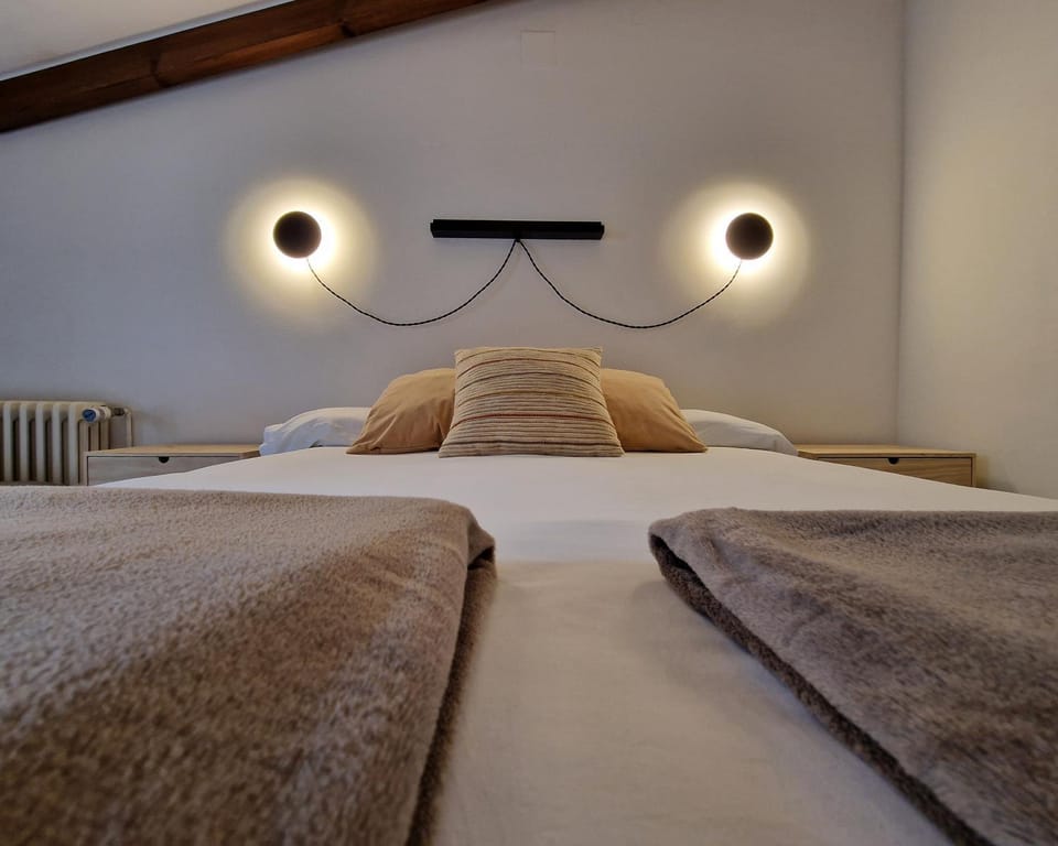 Bed, Photo of the whole room