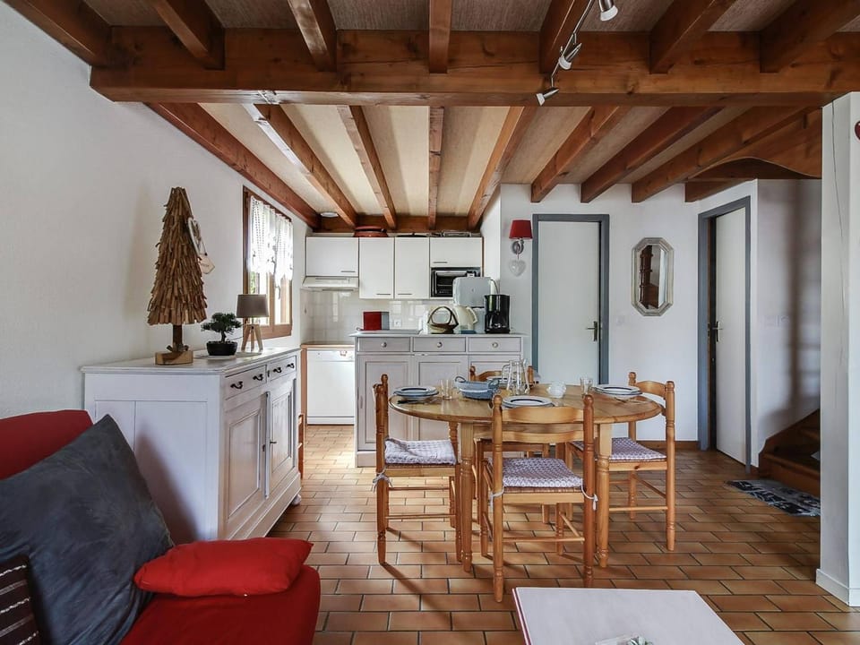 Chalet 2 chambres, 6 pers, terrasse, balcon, parking, wifi, près ski et commerces - FR-1-401-52 Apartment in Cauterets