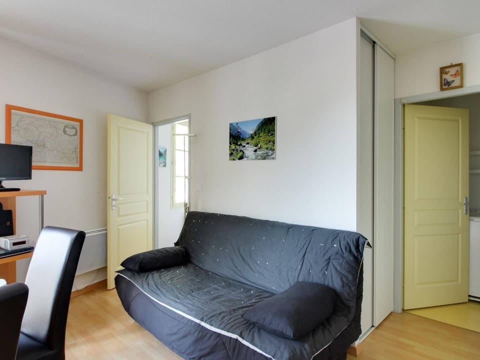 Appartement T2 cabine pour 6 pers, parking inclus, face aux télécabines - FR-1-401-19 Cabin in Cauterets