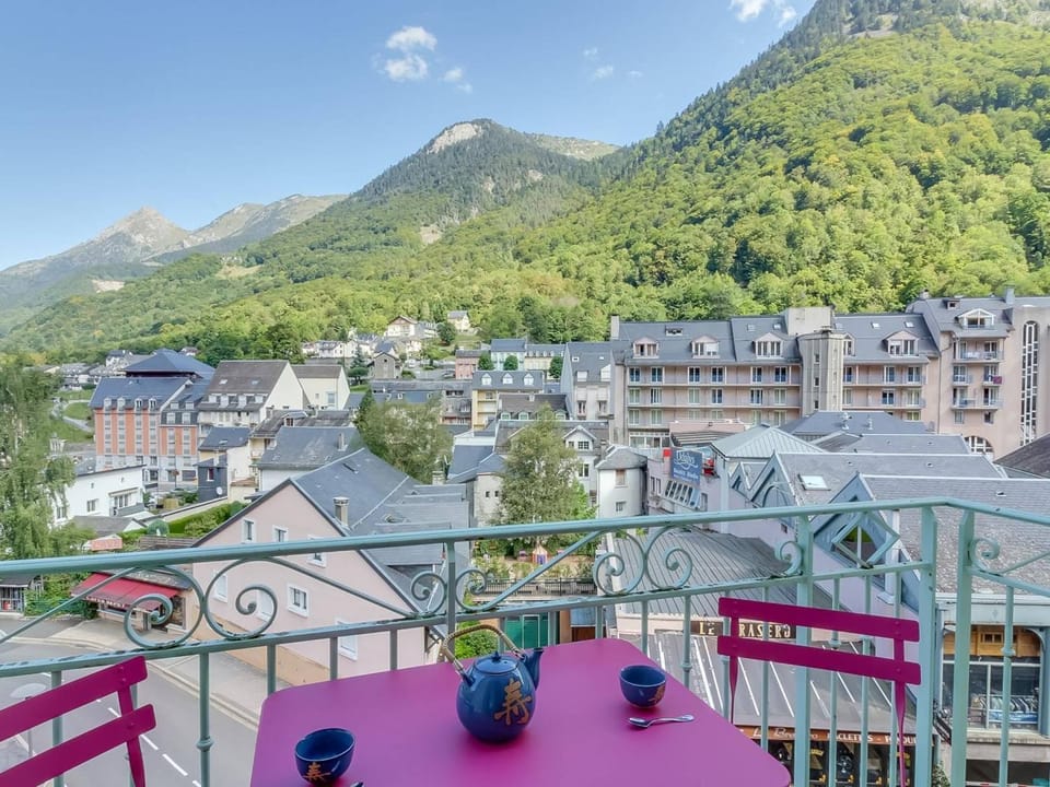 Appartement T2 cabine pour 6 pers, parking inclus, face aux télécabines - FR-1-401-19 Cabin in Cauterets