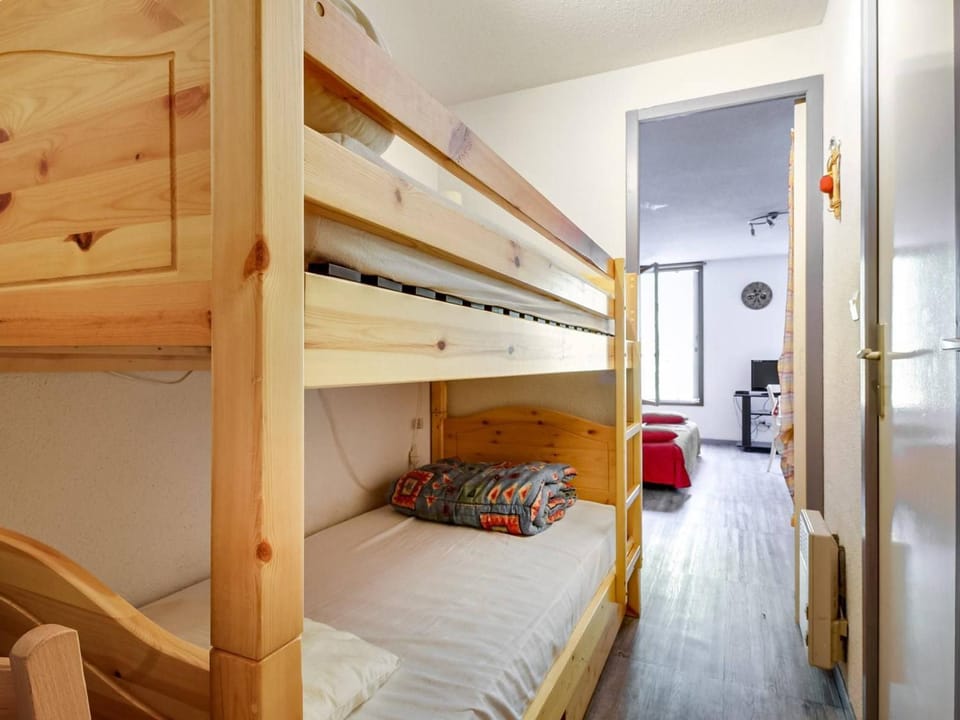 Studio cabine 6 pers, idéal montagne, ascenseur, ski, parking, animaux admis - FR-1-403-12 Cabin in Aragon