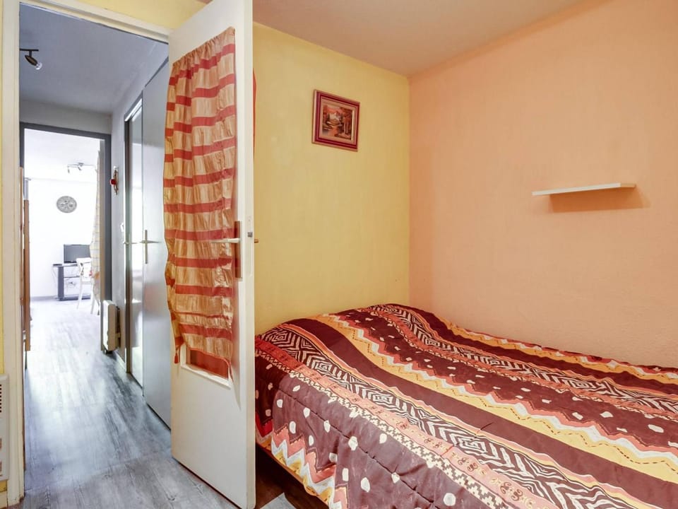 Studio cabine 6 pers, idéal montagne, ascenseur, ski, parking, animaux admis - FR-1-403-12 Cabin in Aragon