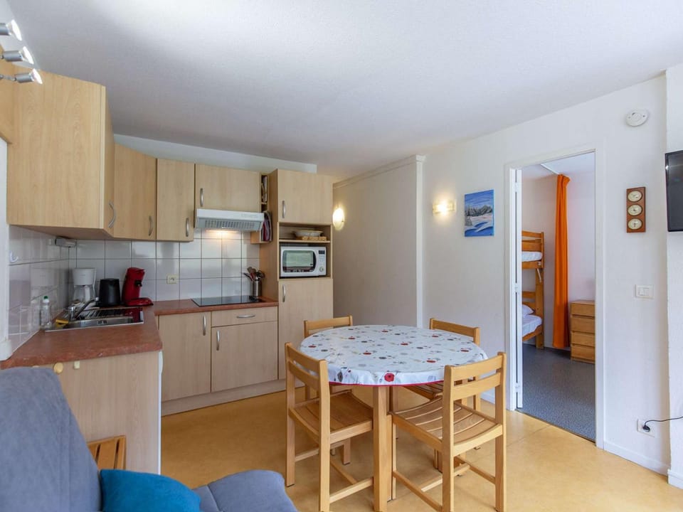 Appartement 6 pers - 1 ch, pied des pistes avec balcon - La Mongie - FR-1-404-34 Apartment in Aragon