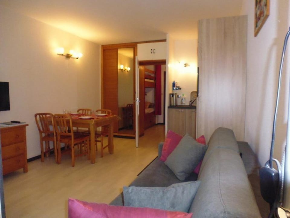 Charmant Studio à Proximité des Pistes – 4 Pers., Balcon, Tout Équipé - FR-1-400-4 Apartment in Nouvelle-Aquitaine