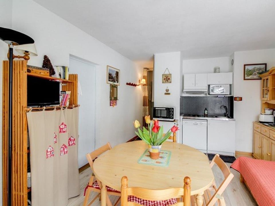 Appartement T2 lumineux, 6 pers., parking, proche commerces et ski - FR-1-403-39 Apartment in Aragon