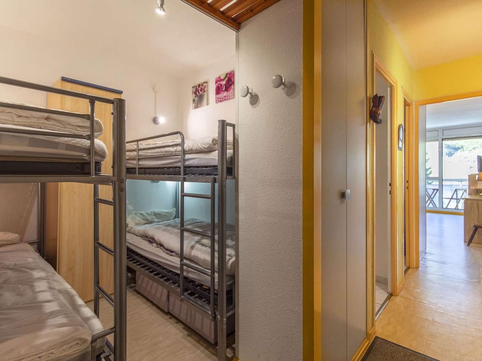 Studio cabine 6 personnes proche pistes, vue montagne - FR-1-400-38 Cabin in Nouvelle-Aquitaine