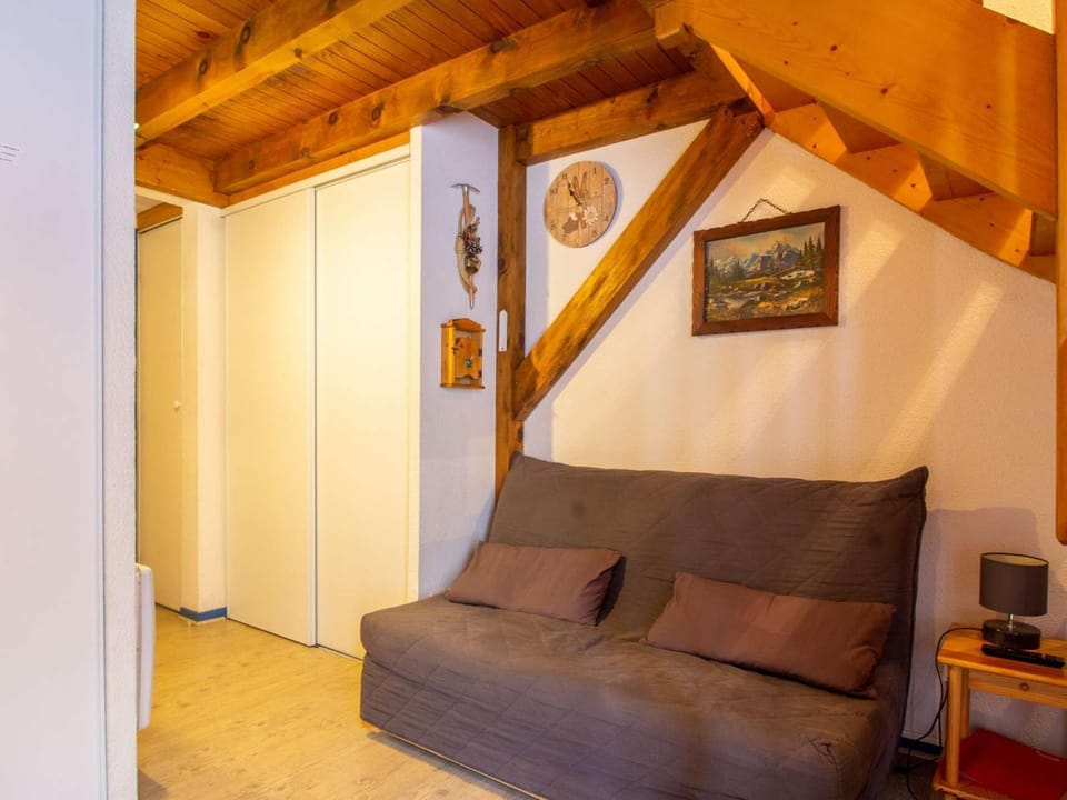 Appartement cosy 4 pers avec parking, terrasse, local à skis - FR-1-403-21 Apartment in Aragon