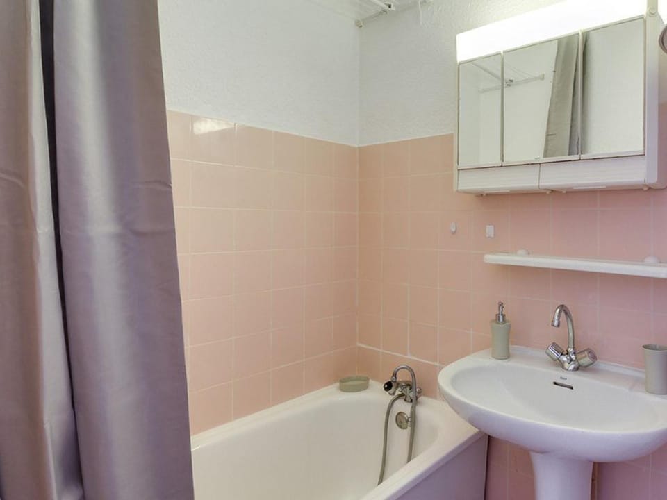 Studio cabine 4 personnes avec balcon - La Mongie, près des pistes - FR-1-404-100 Cabin in Aragon