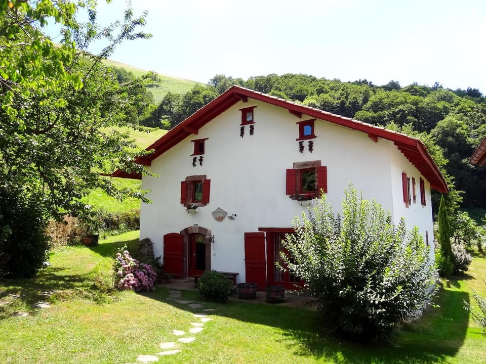 Facade/entrance, Garden, Garden view, Mountain view
