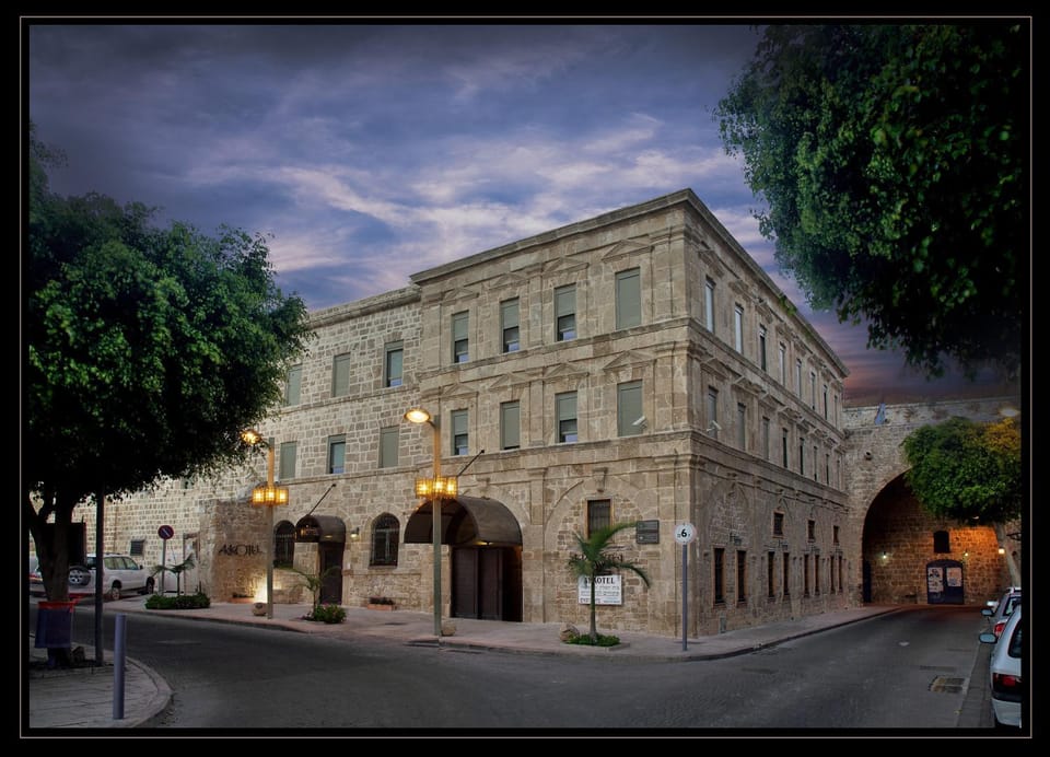 Facade/entrance, Night