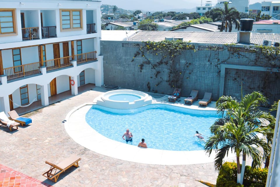 Property building, People, Swimming pool, group of guests