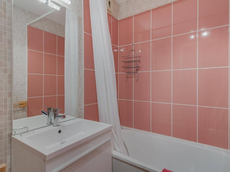 Studio Cabine pour 6 pers avec Balcon, Parking et Wifi - Esquièze-Sère - FR-1-402-30 Cabin in Luz-Saint-Sauveur