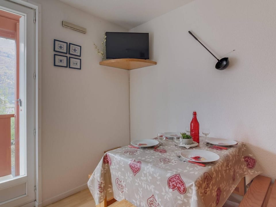 Studio Cabine pour 6 pers avec Balcon, Parking et Wifi - Esquièze-Sère - FR-1-402-30 Cabin in Luz-Saint-Sauveur