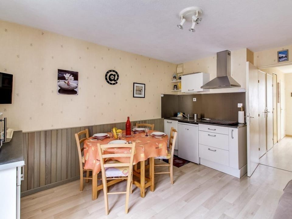 Studio cabine à Esquièze-Sère pour 6 avec balcon, vue montagne et parking - FR-1-402-34 Cabin in Luz-Saint-Sauveur