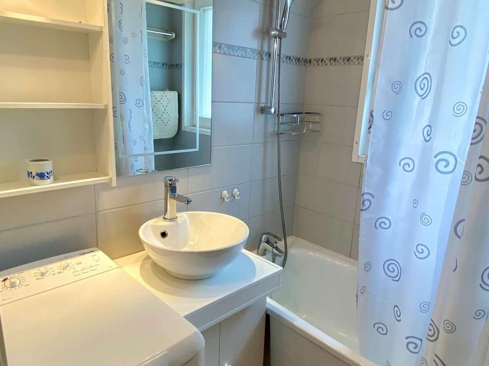 Studio cabine à Esquièze-Sère pour 6 avec balcon, vue montagne et parking - FR-1-402-34 Cabin in Luz-Saint-Sauveur