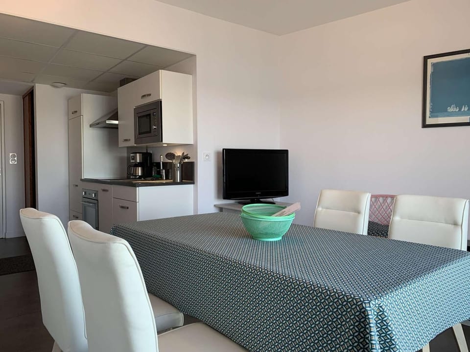 Superbe T3 refait à neuf avec balcon, vue mer et WiFi à Perros-Guirec - FR-1-368-60 Apartment in Perros-Guirec