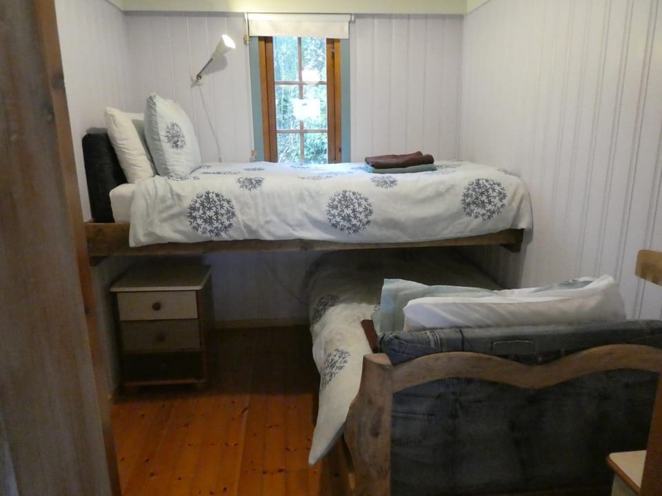 Bedroom, bunk bed