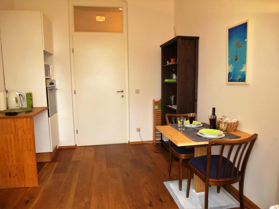 Kitchen or kitchenette, Living room, Photo of the whole room, Decorative detail, Seating area, Dining area