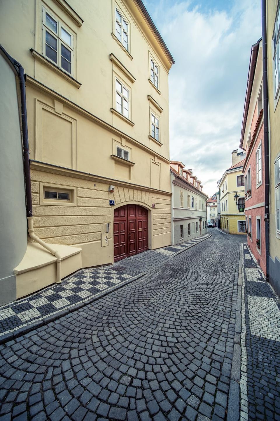 Facade/entrance, Neighbourhood, City view, Street view