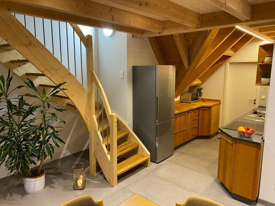 Kitchen or kitchenette, minibar