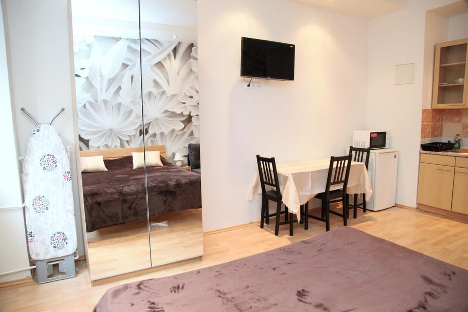 Kitchen or kitchenette, Living room, Seating area
