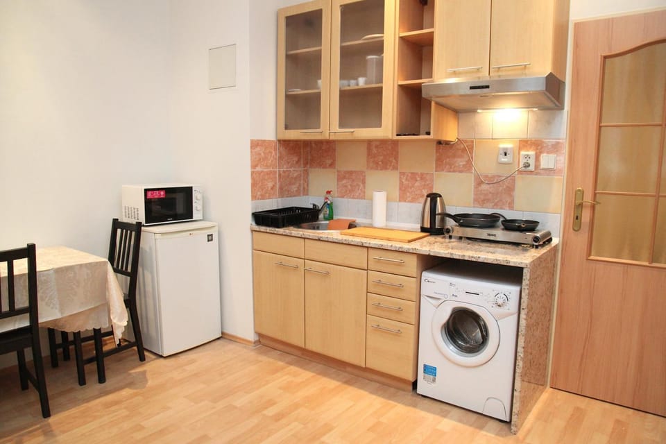 Coffee/tea facilities, Kitchen or kitchenette, Living room, Seating area