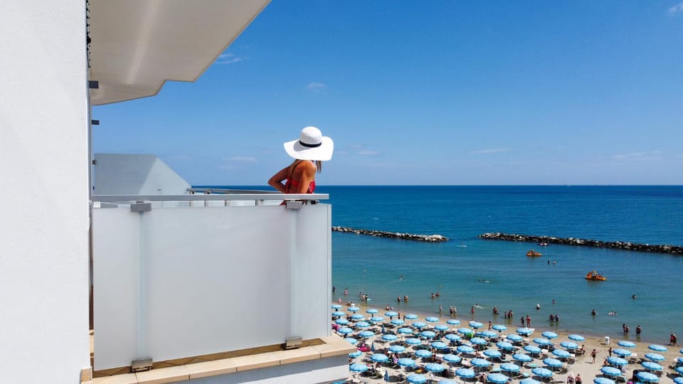 Property building, View (from property/room), View (from property/room), Balcony/Terrace, Balcony/Terrace, Beach, Sea view, Sea view