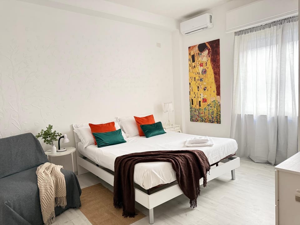 Bed, Photo of the whole room, Bedroom, towels, air conditioner