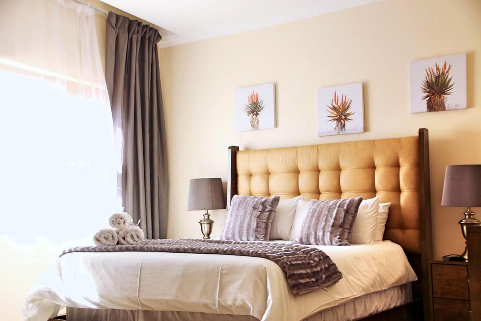 Bedroom, Mountain view