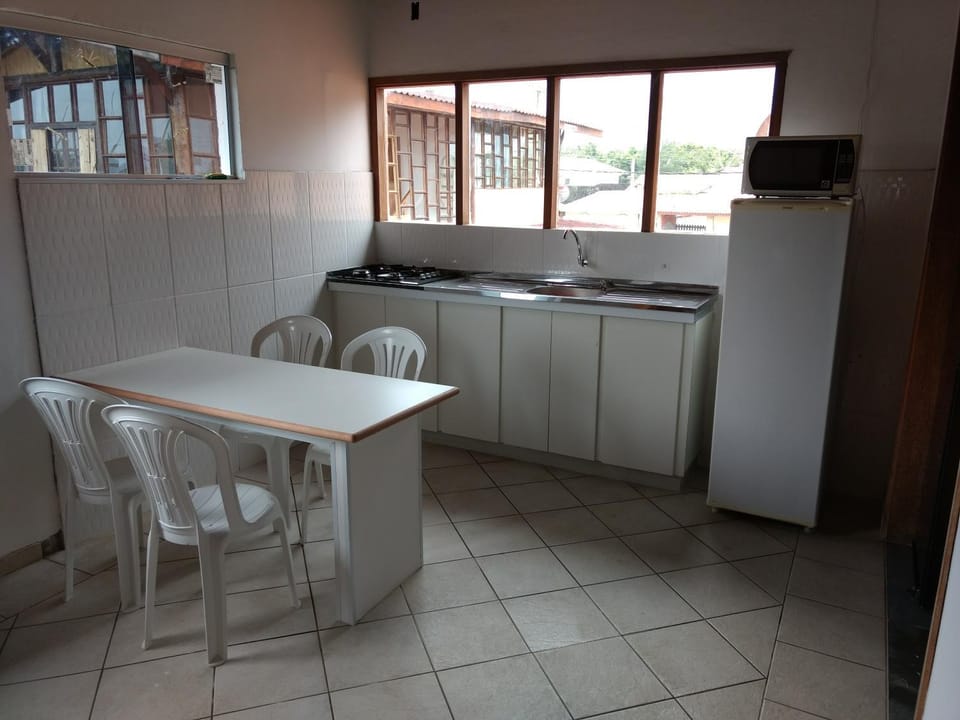 Kitchen or kitchenette, Dining area, stove