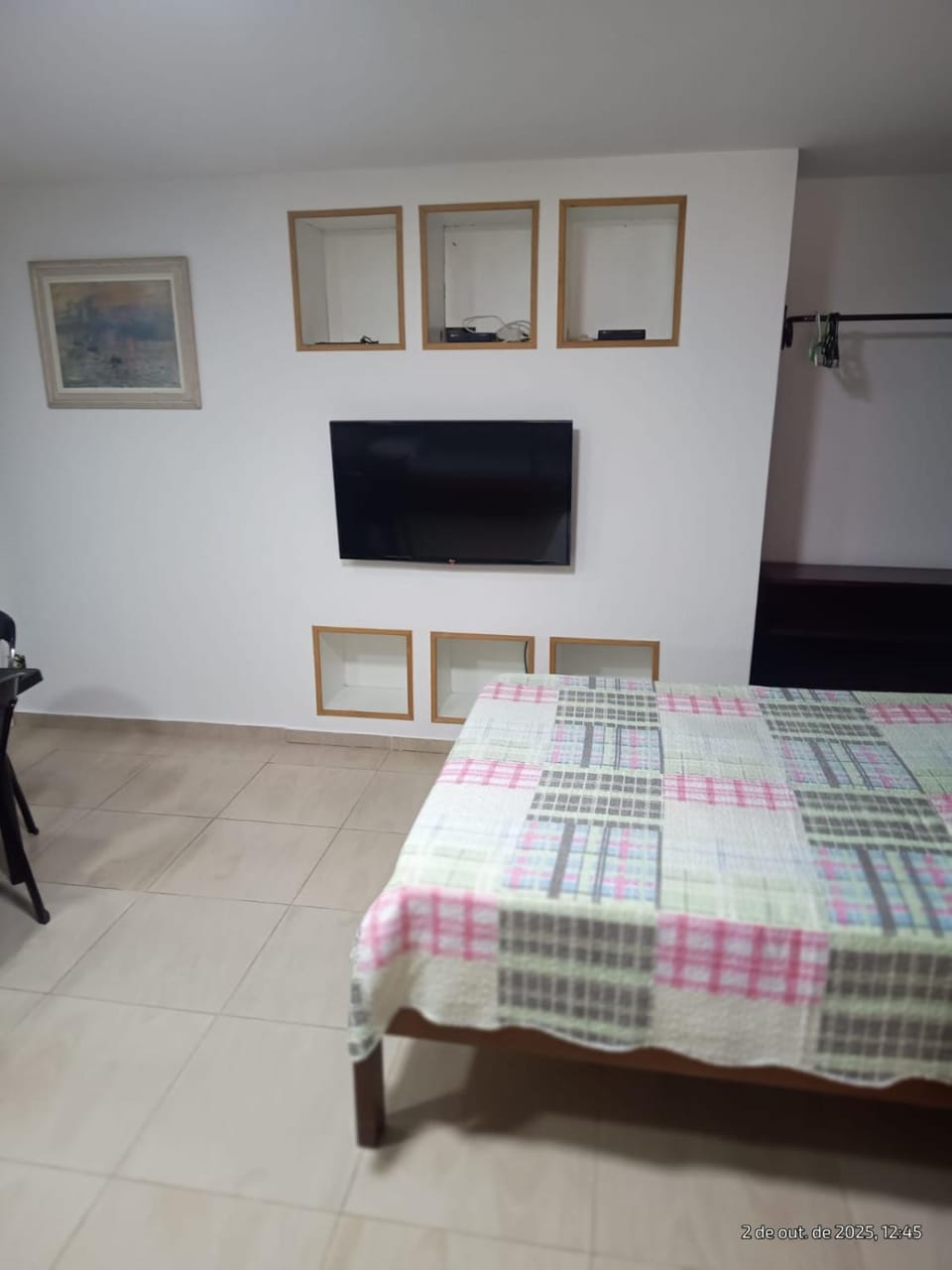 Communal lounge/ TV room, Bed, TV and multimedia, Bedroom