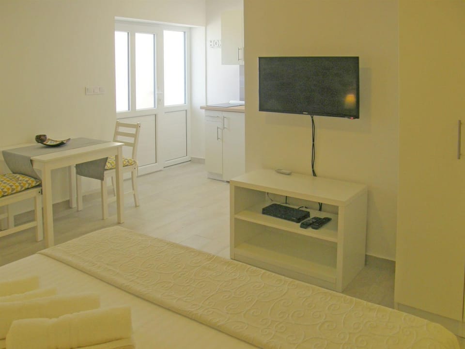 TV and multimedia, Bedroom
