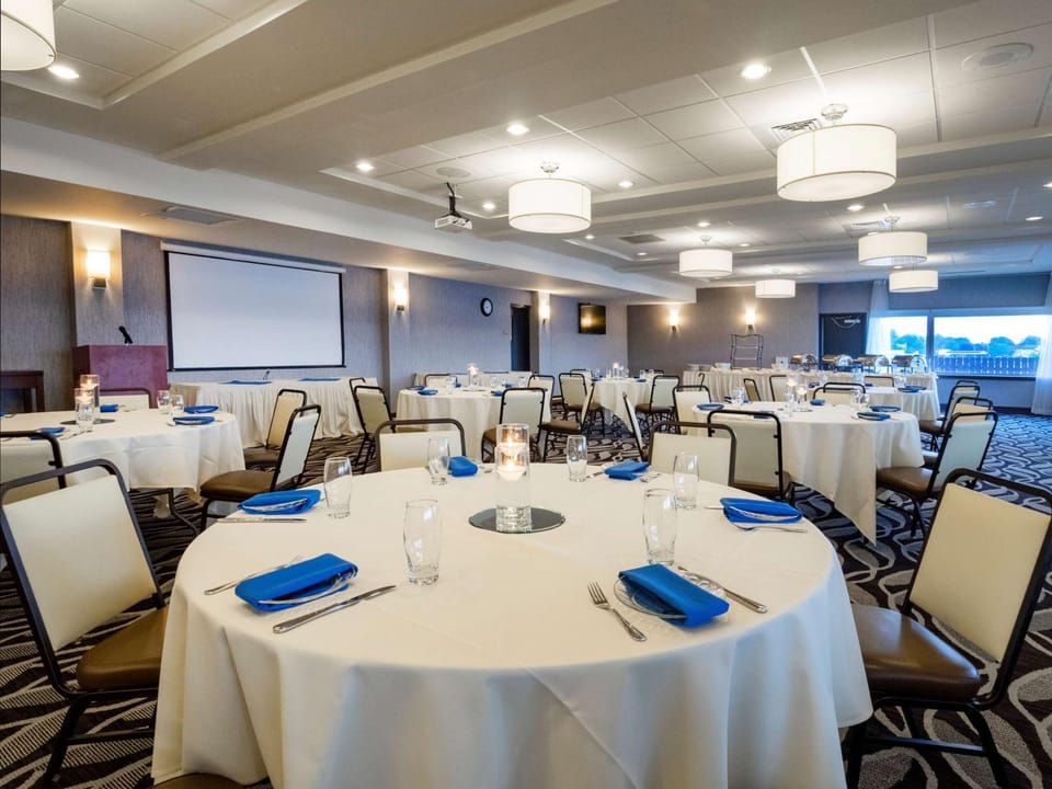 Banquet/Function facilities, On site, Meeting/conference room, River view