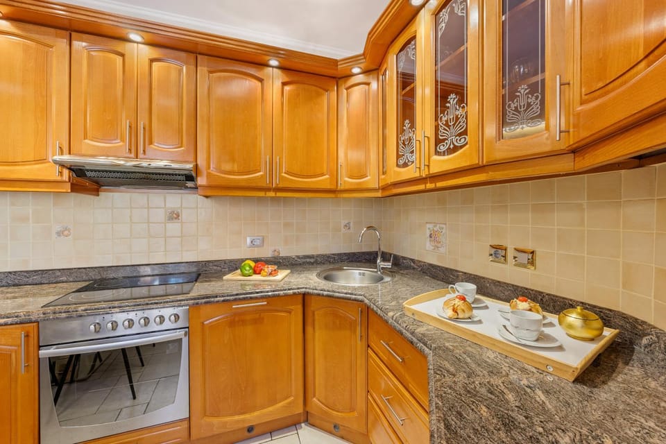 Kitchen or kitchenette, dishwasher, stove