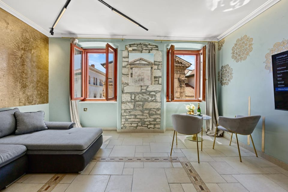 TV and multimedia, Living room, Seating area