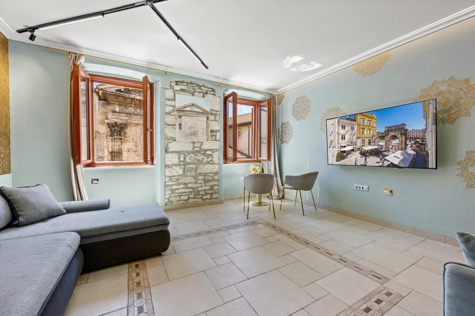 TV and multimedia, Living room, Seating area
