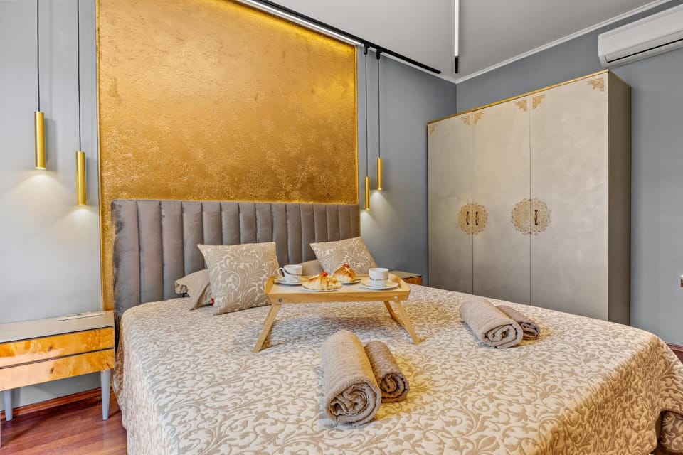 Bed, Bedroom, towels, wardrobe
